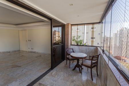 Apartamento para alugar com 250m², 4 quartos e 3 vagas