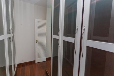 Apartamento para alugar com 250m², 4 quartos e 3 vagas Apartamento para alugar com 250m², 4 quartos e 3 vagasCloset da Suíte 1