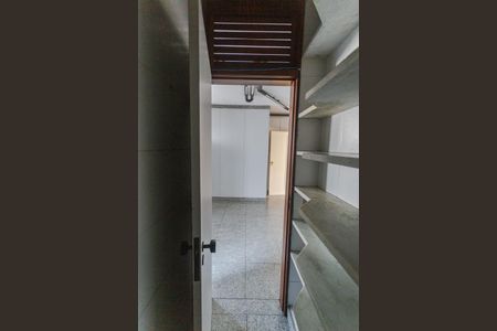 Apartamento para alugar com 250m², 4 quartos e 3 vagas Apartamento para alugar com 250m², 4 quartos e 3 vagasDespensa