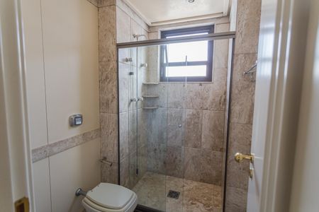 Apartamento para alugar com 250m², 4 quartos e 3 vagas Apartamento para alugar com 250m², 4 quartos e 3 vagasBanheiro da Semi-Suíte 1 e 2