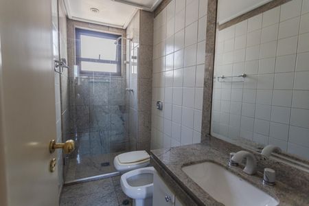 Apartamento para alugar com 250m², 4 quartos e 3 vagas Apartamento para alugar com 250m², 4 quartos e 3 vagasBanheiro da Suíte 2