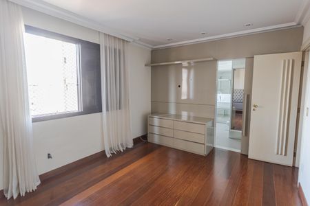 Apartamento para alugar com 250m², 4 quartos e 3 vagas Apartamento para alugar com 250m², 4 quartos e 3 vagasSuíte 1