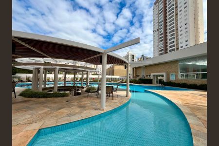 Apartamento à venda com 217m², 2 quartos e 2 vagas Apartamento à venda com 217m², 2 quartos e 2 vagasÁrea Comum- Piscina