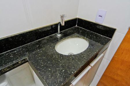 Banheiro de kitnet/studio para alugar com 2 quartos, 36m² em Vila Dom Pedro Ii, São Paulo