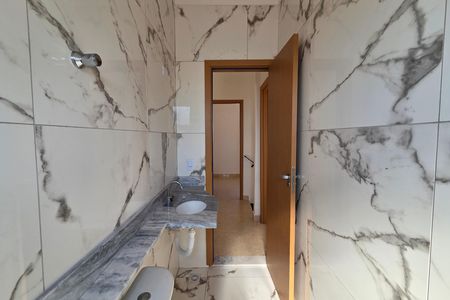 Banheiro de casa de condomínio para alugar com 2 quartos, 72m² em Jardim Imperador, Praia Grande