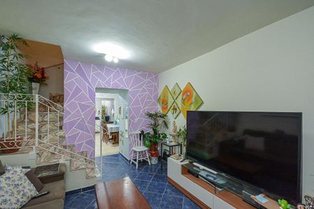 Casa à venda com 61m², 3 quartos e 2 vagasSala
