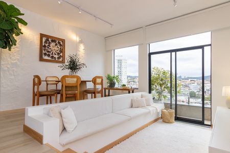 Casa à venda com 4 quartos, 276m² em Chácara Inglesa, São Paulo