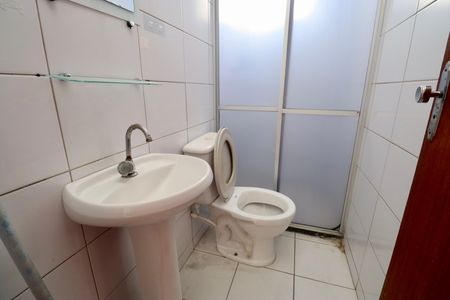 Banheiro social de apartamento para alugar com 2 quartos, 40m² em Itapuã, Salvador