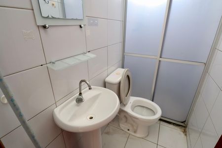 Banheiro de apartamento para alugar com 2 quartos, 40m² em Itapuã, Salvador