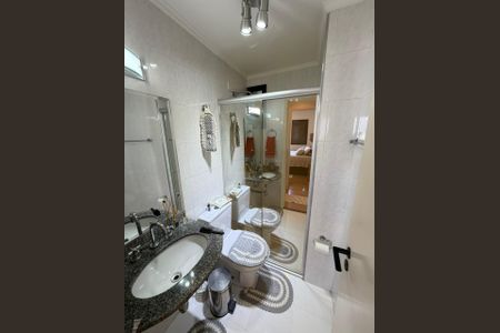 Apartamento à venda com 63m², 2 quartos e 1 vaga Apartamento à venda com 63m², 2 quartos e 1 vagaBanheiro