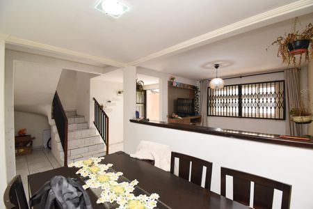 Casa à venda com 155m², 3 quartos e 2 vagasSala