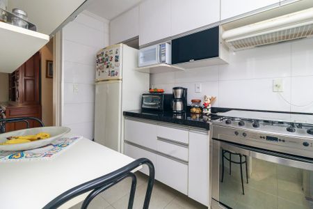 Apartamento à venda com 130m², 2 quartos e 2 vagas Apartamento à venda com 130m², 2 quartos e 2 vagasCozinha