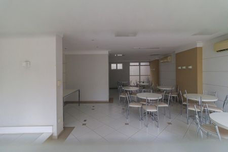 Apartamento à venda com 130m², 2 quartos e 2 vagas Apartamento à venda com 130m², 2 quartos e 2 vagasSalão de Festas