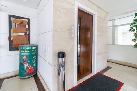 Apartamento à venda com 130m², 2 quartos e 2 vagas Apartamento à venda com 130m², 2 quartos e 2 vagasHall Social