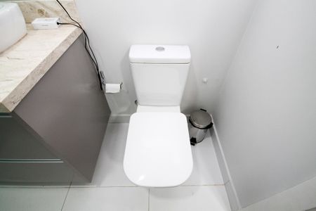 Banheiro de kitnet/studio para alugar com 1 quarto, 48m² em Jardim Barbacena, Cotia
