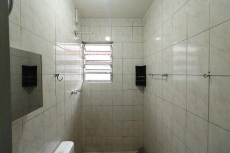 Banheiro de casa para alugar com 1 quarto, 40m² em Taboão, Diadema