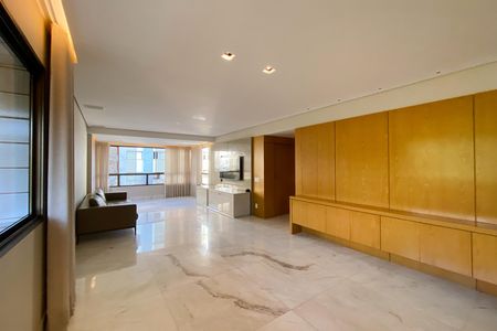 Sala de apartamento à venda com 3 quartos, 180m² em Serra, Belo Horizonte