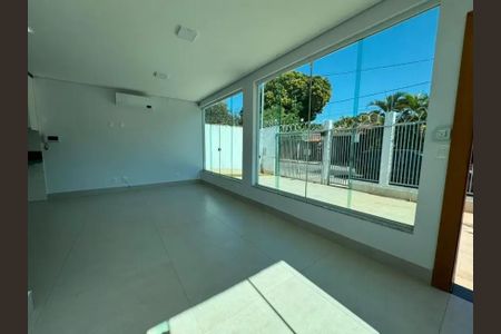 Casa para alugar com 120m², 3 quartos e 2 vagas Casa para alugar com 120m², 3 quartos e 2 vagasSala