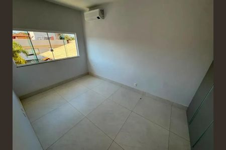 Quarto de casa para alugar com 3 quartos, 120m² em Braúnas, Belo Horizonte