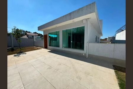 Área externa de casa para alugar com 3 quartos, 120m² em Braúnas, Belo Horizonte