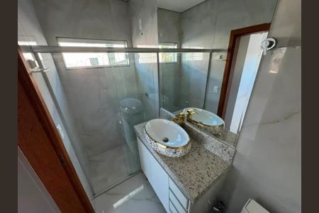 Banheiro de casa para alugar com 3 quartos, 120m² em Braúnas, Belo Horizonte