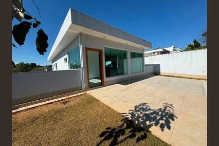 Área externa de casa para alugar com 3 quartos, 120m² em Braúnas, Belo Horizonte