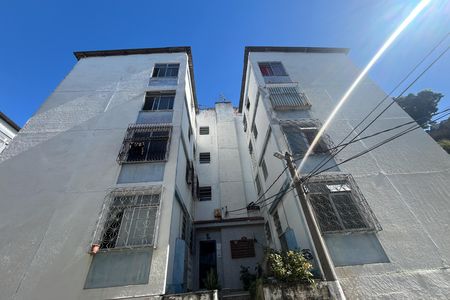 Fachada  de apartamento à venda com 2 quartos, 60m² em Cordovil, Rio de Janeiro