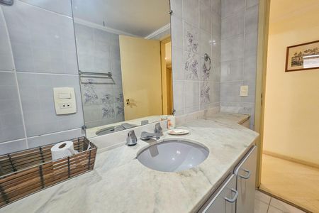 Apartamento para alugar com 3 quartos, 246m² em Jardim Tres Marias, Guarujá