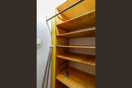 Apartamento para alugar com 60m², 2 quartos e 1 vaga Apartamento para alugar com 60m², 2 quartos e 1 vagaCloset Quarto 2