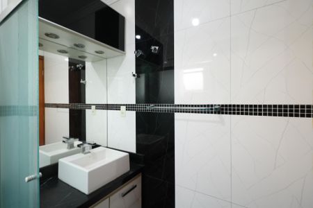 Apartamento à venda com 170m², 2 quartos e 2 vagas Apartamento à venda com 170m², 2 quartos e 2 vagasBanheiro da Suíte