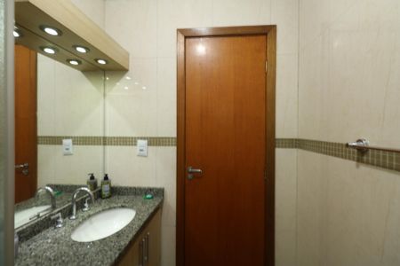 Apartamento à venda com 170m², 2 quartos e 2 vagas Apartamento à venda com 170m², 2 quartos e 2 vagasBanheiro