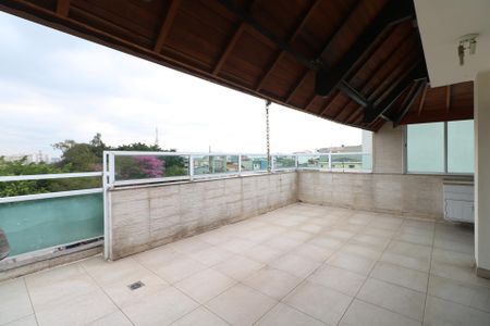 Apartamento à venda com 170m², 2 quartos e 2 vagas Apartamento à venda com 170m², 2 quartos e 2 vagasTerraço