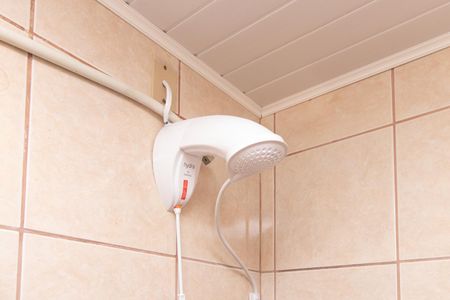 Banheiro de apartamento para alugar com 1 quarto, 44m² em Cristal, Porto Alegre