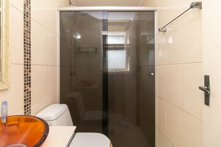Banheiro de apartamento à venda com 1 quarto, 40m² em Cavalhada, Porto Alegre