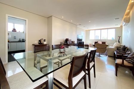 Apartamento à venda com 178m², 4 quartos e 2 vagas Apartamento à venda com 178m², 4 quartos e 2 vagasSala
