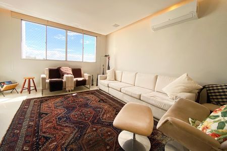 Apartamento à venda com 178m², 4 quartos e 2 vagas Apartamento à venda com 178m², 4 quartos e 2 vagasSala