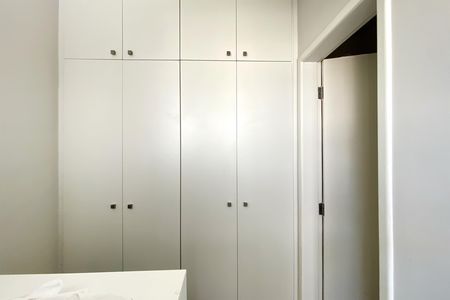 Apartamento à venda com 178m², 4 quartos e 2 vagas Apartamento à venda com 178m², 4 quartos e 2 vagasQuarto de Serviço