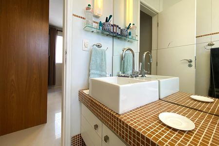 Banheiro da Suíte de apartamento à venda com 4 quartos, 178m² em Anchieta, Belo Horizonte