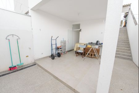 Quintal de casa para alugar com 2 quartos, 120m² em Chácara Belo Horizonte, Taubaté