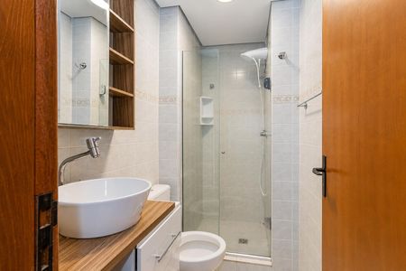 Banheiro de kitnet/studio para alugar com 1 quarto, 32m² em Centro Histórico, Porto Alegre
