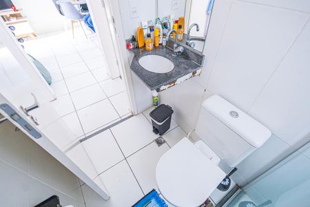 Banheiro de apartamento à venda com 2 quartos, 45m² em Venda Nova, Belo Horizonte