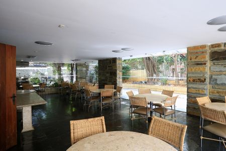 Apartamento para alugar com 220m², 4 quartos e 2 vagasÁrea comum - Salão de festas