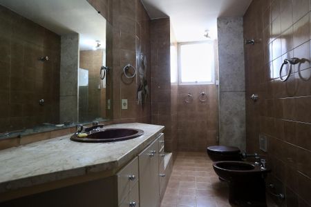 Apartamento para alugar com 220m², 4 quartos e 2 vagasBanheiro