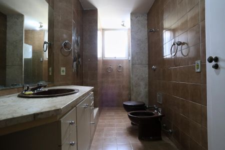 Apartamento para alugar com 220m², 4 quartos e 2 vagasBanheiro