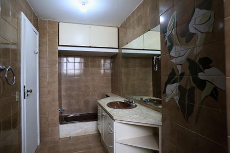 Apartamento para alugar com 220m², 4 quartos e 2 vagasBanheiro