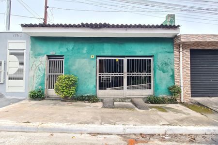 Fachada de casa à venda com 2 quartos, 120m² em Jardim Caguassu, São Paulo