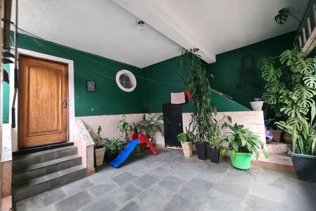 Garagem de casa à venda com 2 quartos, 120m² em Jardim Caguassu, São Paulo