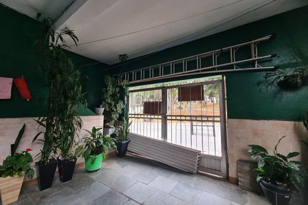 Garagem de casa à venda com 2 quartos, 120m² em Jardim Caguassu, São Paulo