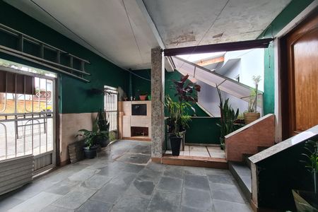 Garagem de casa à venda com 2 quartos, 120m² em Jardim Caguassu, São Paulo