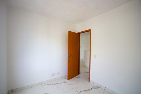 Quarto 2 de apartamento para alugar com 2 quartos, 41m² em Tribobó, São Gonçalo